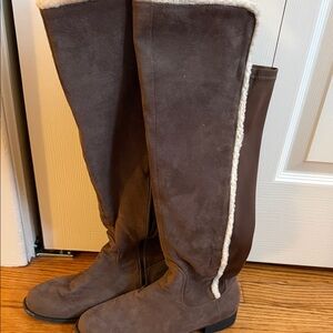 Brown Knee-High Boots with Shearling detail